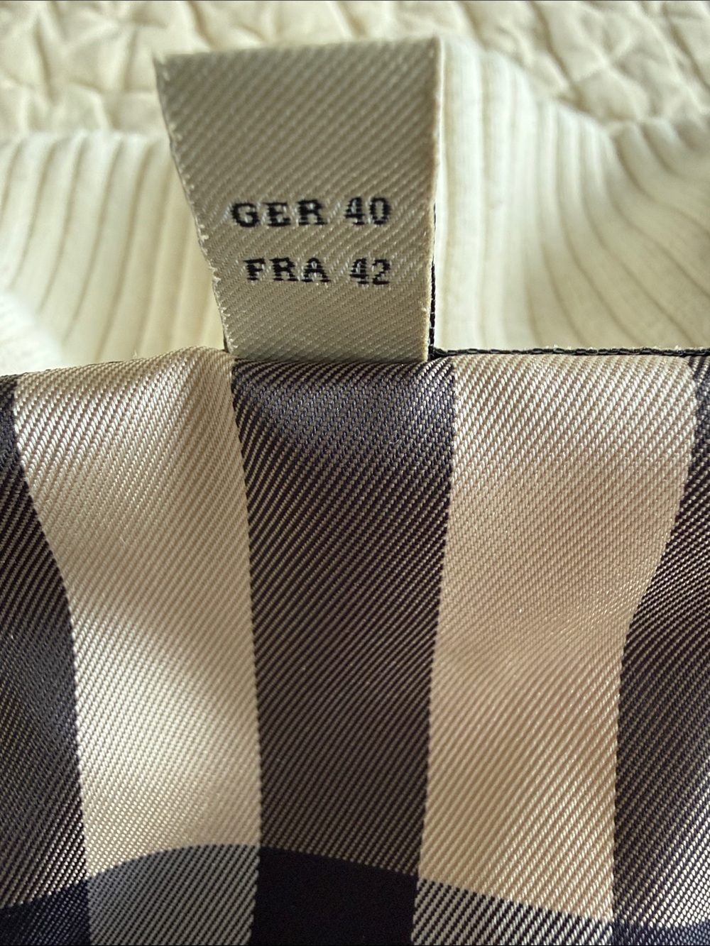 Burberry London White Quilted Jacket - US size 10 - Picture 7 of 12